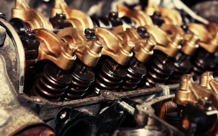 Tramer kaydına giren onarım işlemini temsil eden motor bloğu